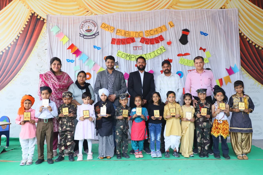 Students of D.A.V. Public School Suratgarh showcasing talent in Fancy Dress Competition with teachers – Celebrating creativity at the Best School in Suratgarh